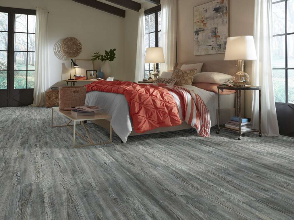 Bedroom Hardwood | Carpet Advantage